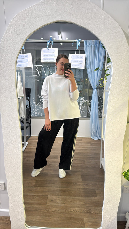 NEW IN - Humidity Lifestyle - Divine Jumper - White