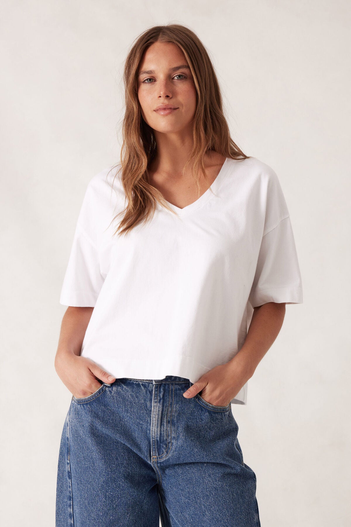 Ceres Life - Boxy V Neck Tee - White